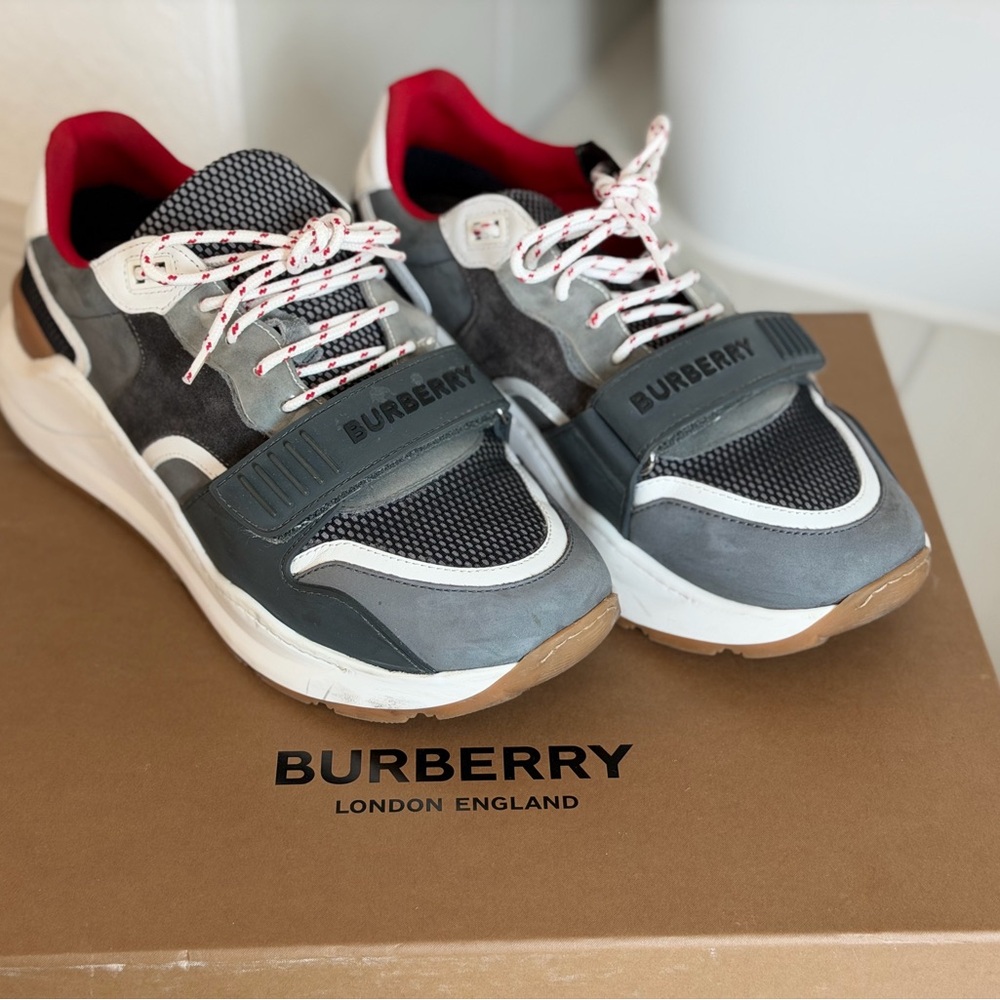 Burberry Men's Sneakers in Gray and Red